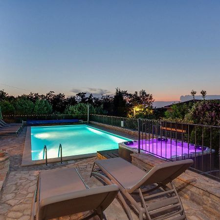 Villa Salvea With Heated Pool Montižana Екстериор снимка