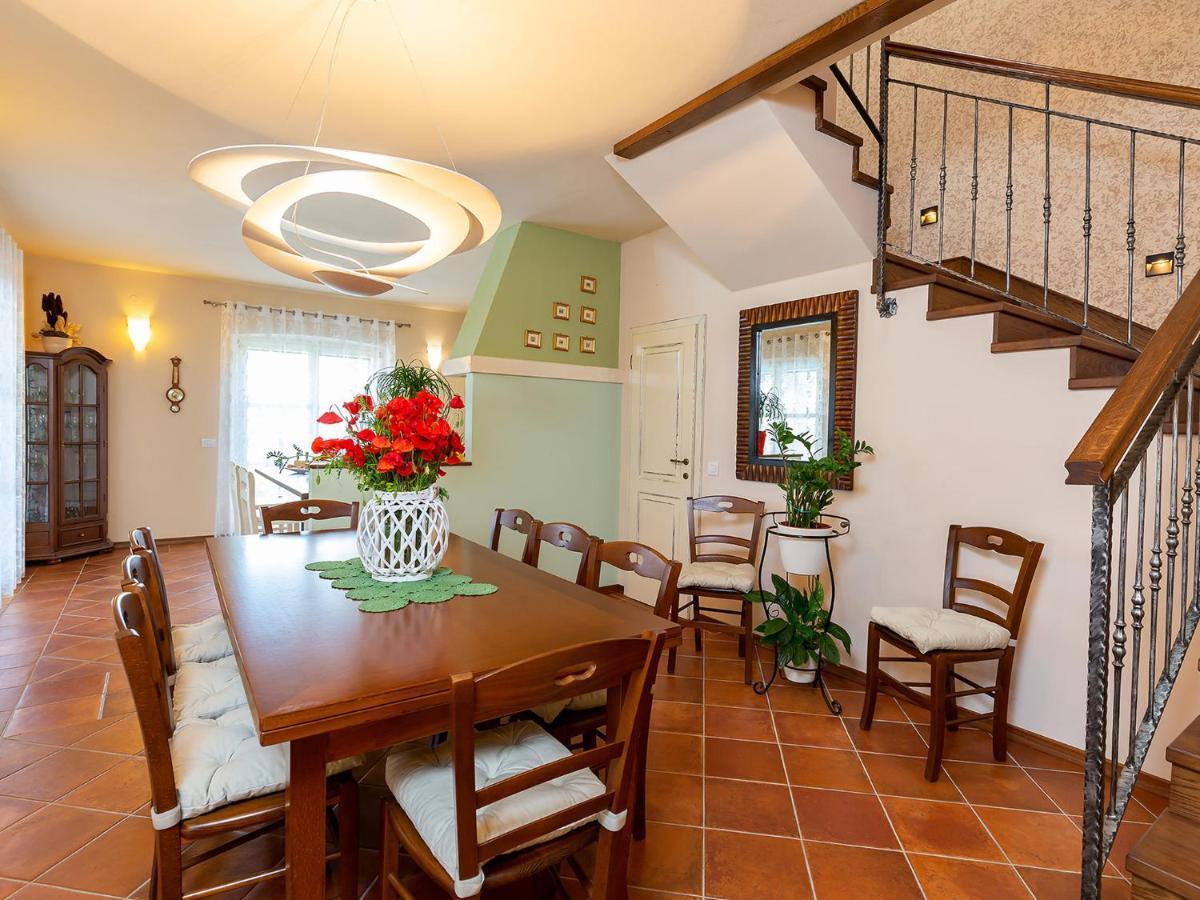 Villa Salvea With Heated Pool Montižana Екстериор снимка