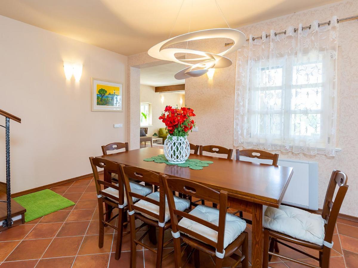 Villa Salvea With Heated Pool Montižana Екстериор снимка