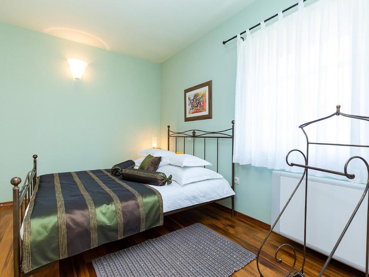 Villa Salvea With Heated Pool Montižana Екстериор снимка