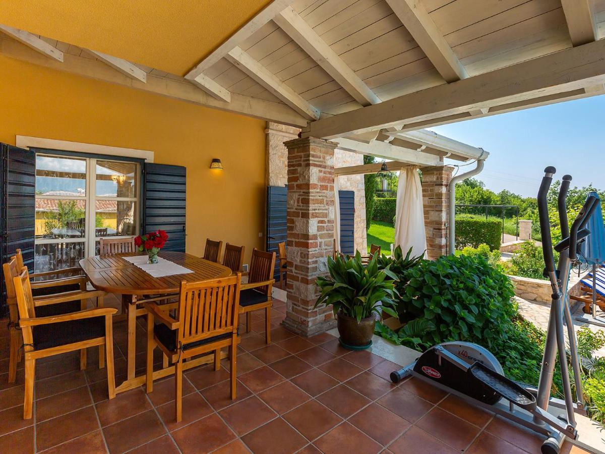 Villa Salvea With Heated Pool Montižana Екстериор снимка