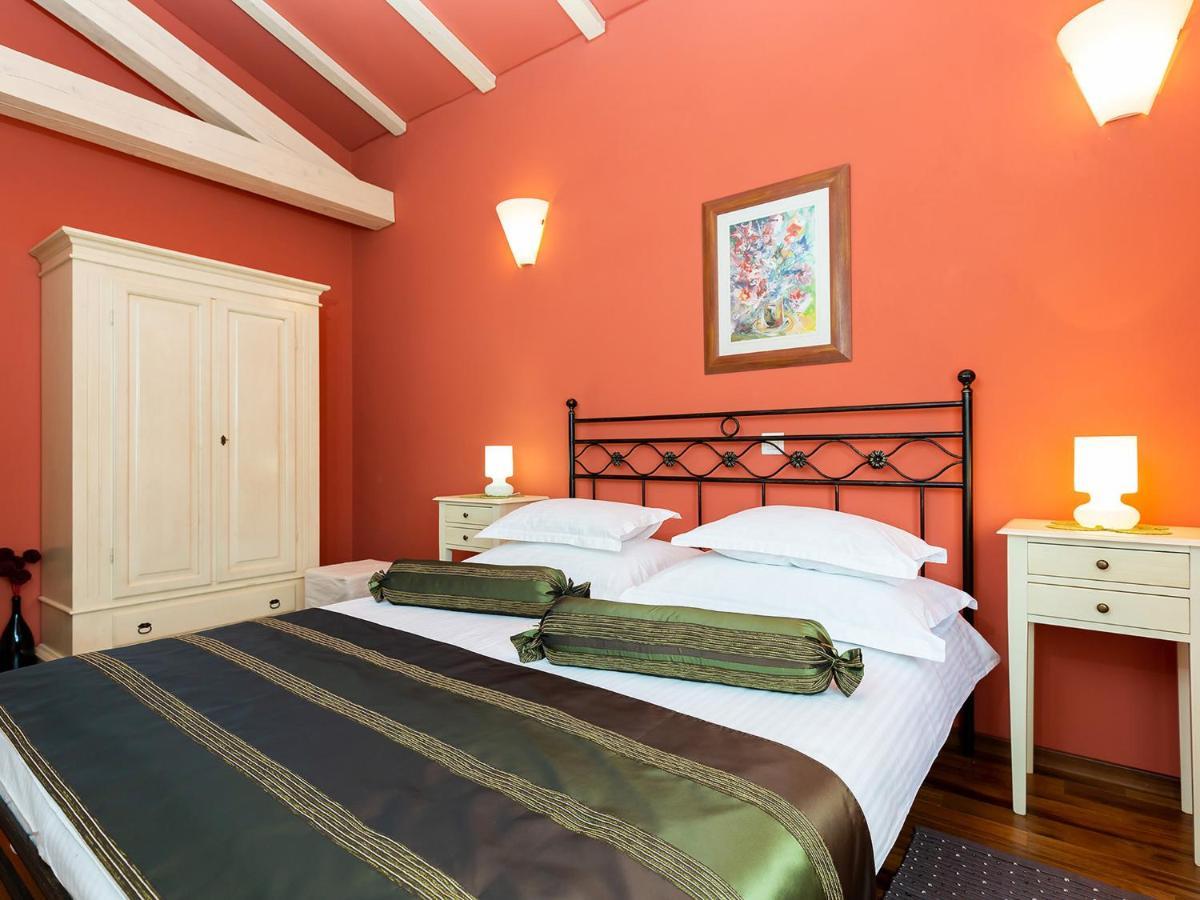 Villa Salvea With Heated Pool Montižana Екстериор снимка