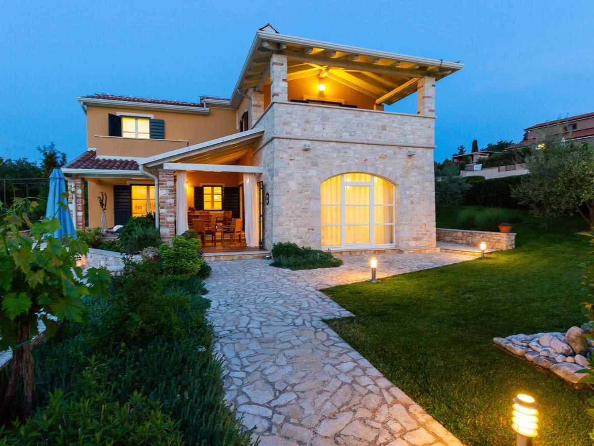 Villa Salvea With Heated Pool Montižana Екстериор снимка