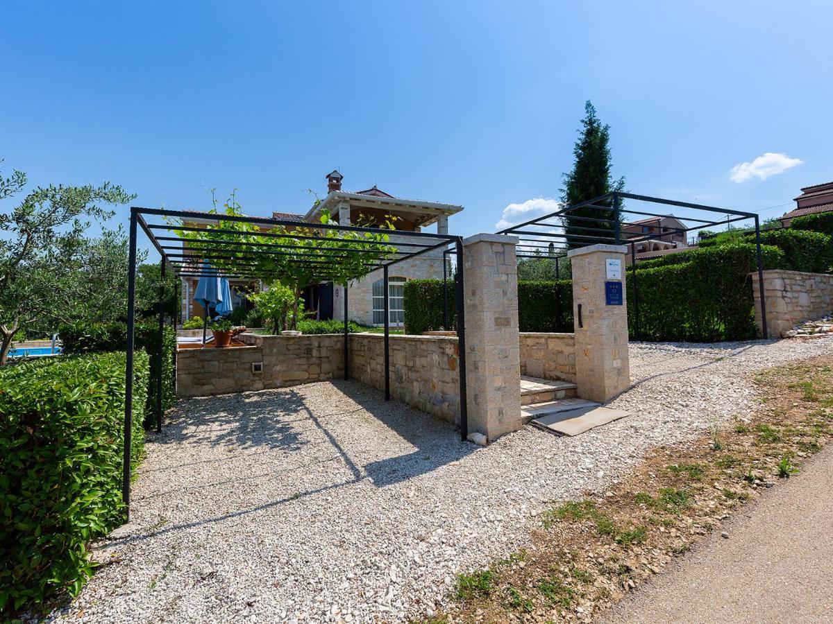 Villa Salvea With Heated Pool Montižana Екстериор снимка