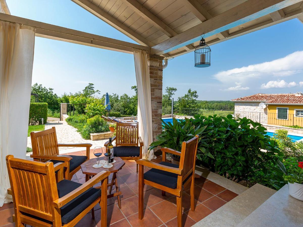 Villa Salvea With Heated Pool Montižana Екстериор снимка